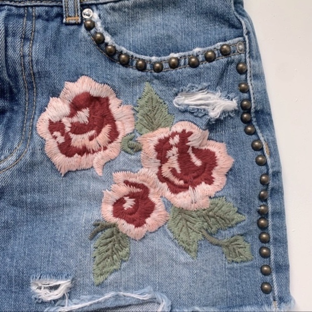 Free People Wild Rose Embroidered Denim Mini Skirt Size 24 / XS - Picture 10 of 16